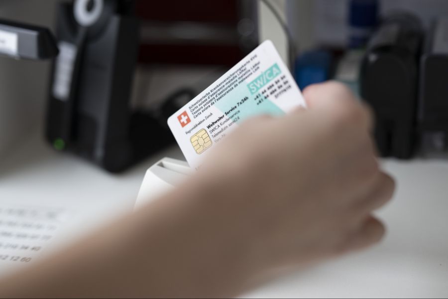 Die steigenden Gesundheitskosten besorgen Schweizerinnen und Schweizer heuer wieder am meisten.