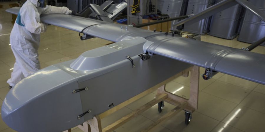 ARCHIV - Kampfdrohne in einer geheimen Fabrik in der Ukraine. Foto: Efrem Lukatsky/AP/dpa/Archivbild