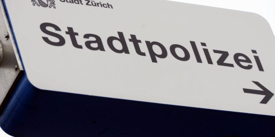 Die Regionalwache City in Zürich ist ab Januar wieder am Samstag geöffnet. Die Polizei reagiert damit auf eine Forderung aus derr Politik. (Symbolbild)