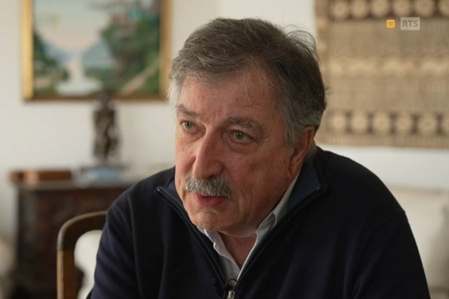 Jean-Jacques Rouge, Parfumeur, weiss wie man die Duft-Kopien herstellt.