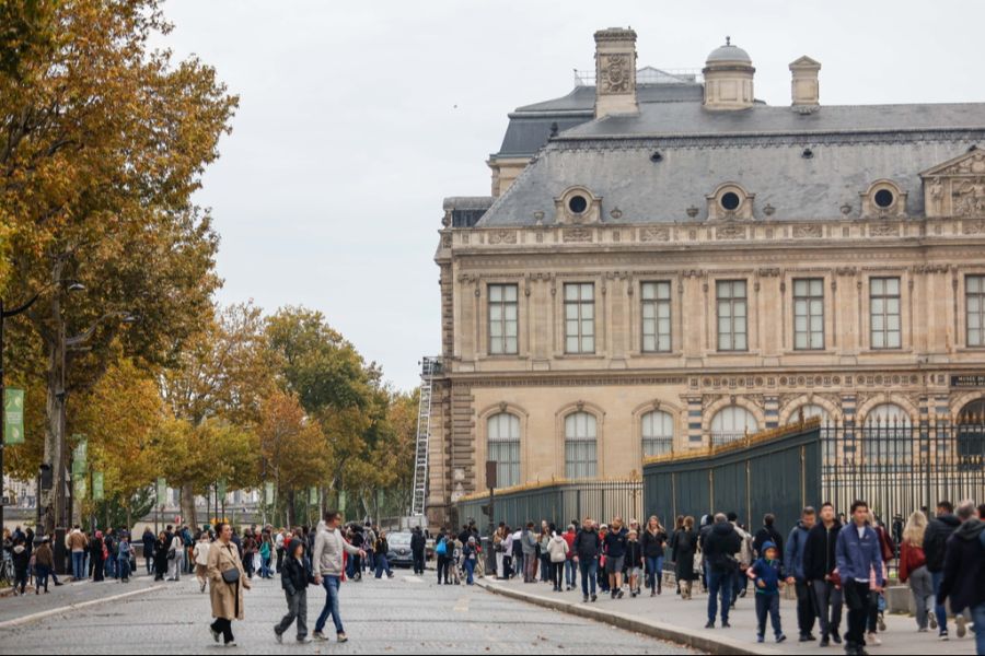 Die Diebe benutzten eine ausziehbare Leiter, um in eines der oberen Stockwerke des Museums zu gelangen.