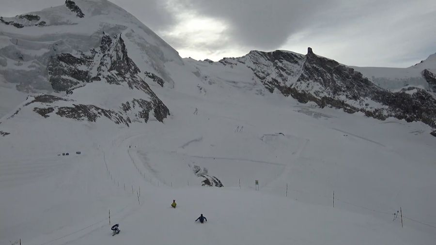 Weiter oben, auf rund 3500 Metern, erkundeten Winter-Fans am Mittwoch den Mittelallalin auf zwei Kufen.