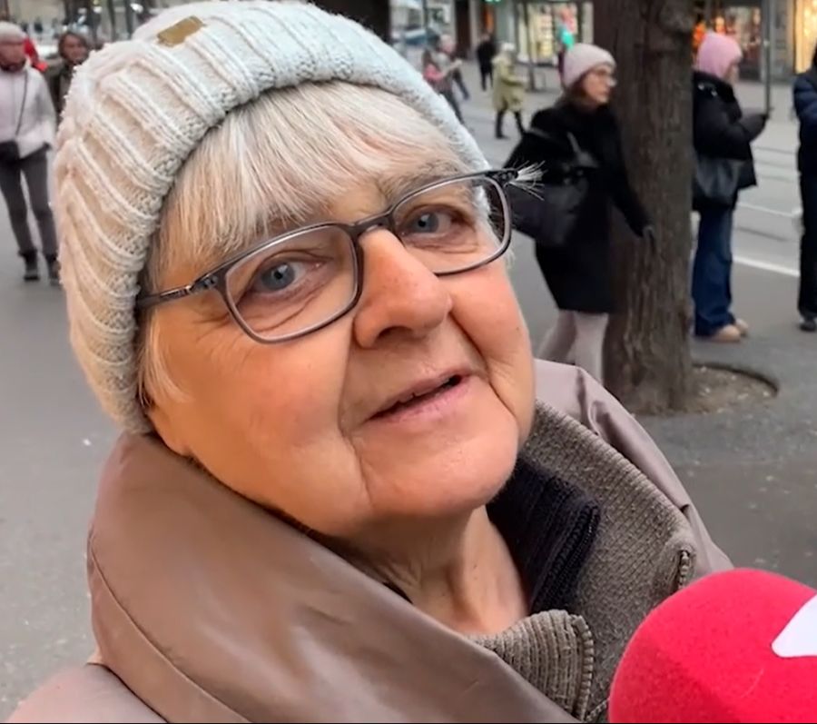 Hildegard Arnold hat einen Termin in der Schulthess Klinik uns sucht das 4er-Tram.