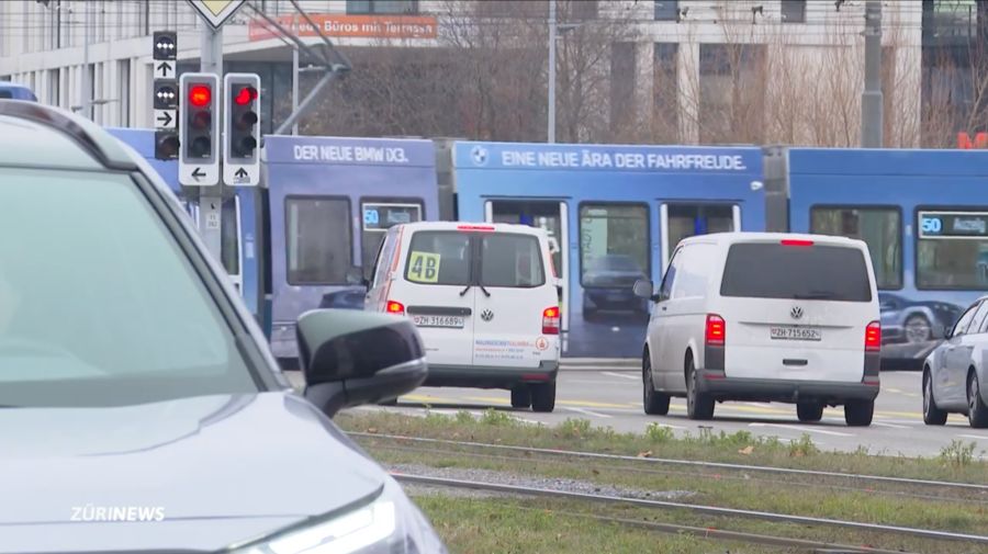 BMW macht Werbung für den Elektro-SUV iX3.