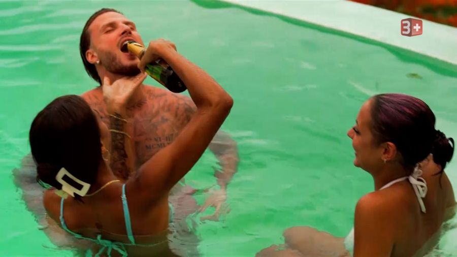 Bei der feuchtfröhlichen Sause geben die Ladys wieder Vollgas.