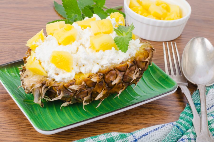 Ananas mit Hüttenkäse