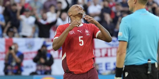 Manuel Akanji verschiesst an der EM 2024 den entscheidenden Elfmeter. EM 2024 Schweiz England