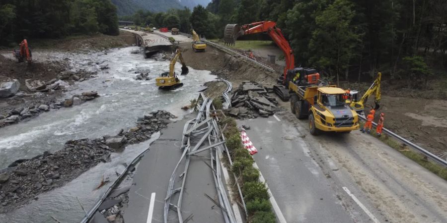 Zuerst war die Öffnung am 10. Juli geplant, doch durch mehrere Faktoren wurden der schnelle Wiederaufbau begünstigt.