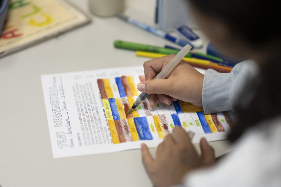 Ob der Weg dorthin über benotete Prüfungen führt, ist den Schulen meist selbst überlassen.