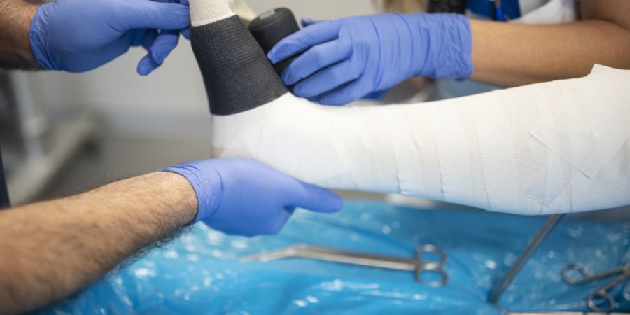 Nach dem Spitalaustritt sollen Patienten bei der Abstimmung der weiteren Behandlungsschritte unterstützt werden. (Symbolbild)