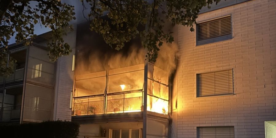 Bei einem Brand in einem Mehrfamilienhaus in Frauenfeld entstand am Sonntag grosser Schaden. Verletzt wurde niemand.