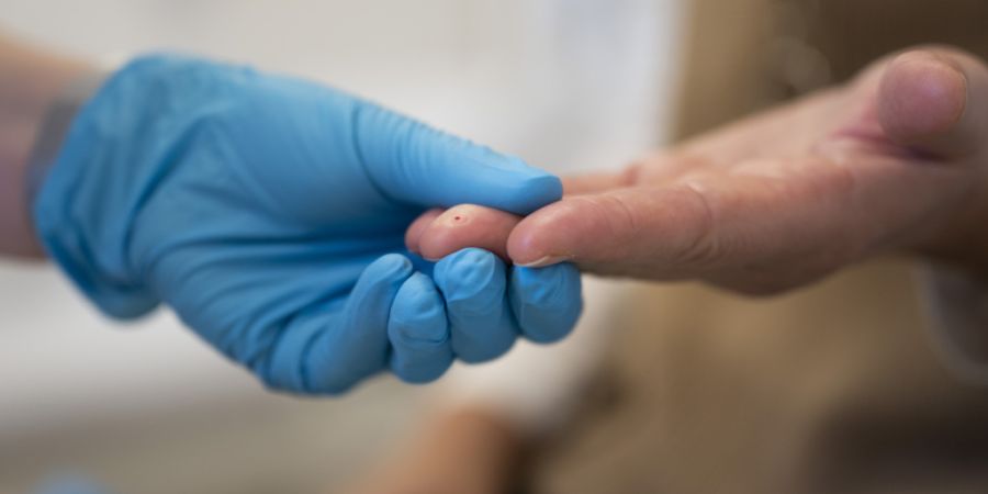 Patientinnen und Patienten sollen im Kanton St.Gallen bei ambulanten Behandlungen für benötigte Übersetzungsdienstleistungen zahlen müssen. Über diese Forderung entscheidet der Kan...