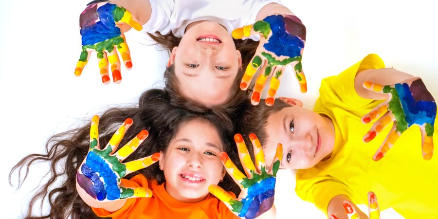 Kinder Farbe bunt Hände