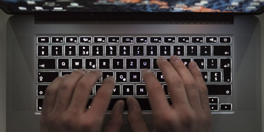 Die Zuger Regierung will sich gegen die zunehmende Cyberbedrohung wappnen. (Symbolbild)