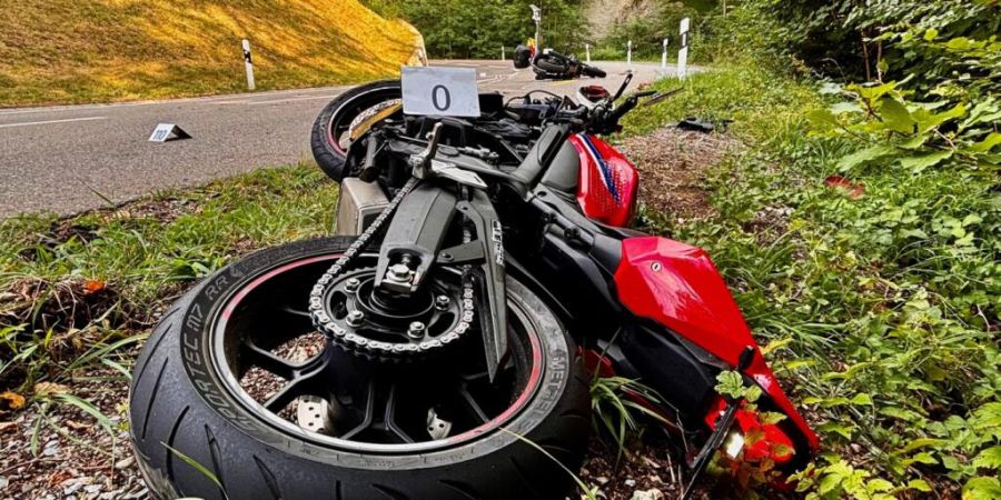 Die Motorradfahrt im Tösstal endete am Samstagnachmittag für einen 21- und einen 68-Jährigen im Spital.