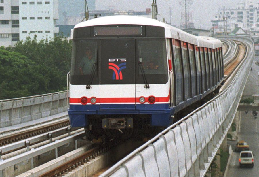 Eine Gruppe italienischer Schüler hatte in der Bangkoker U-Bahn andere Fahrgäste lautstark belästigt, dies sorgte für viel Aufregung.