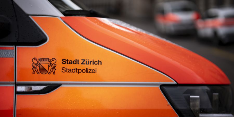 Die Zürcher Stadtpolizei klärt die Umstände eines Streits ab, bei dem sich ein 52-jähriger Mann schwer verletzte. (Archivbild)