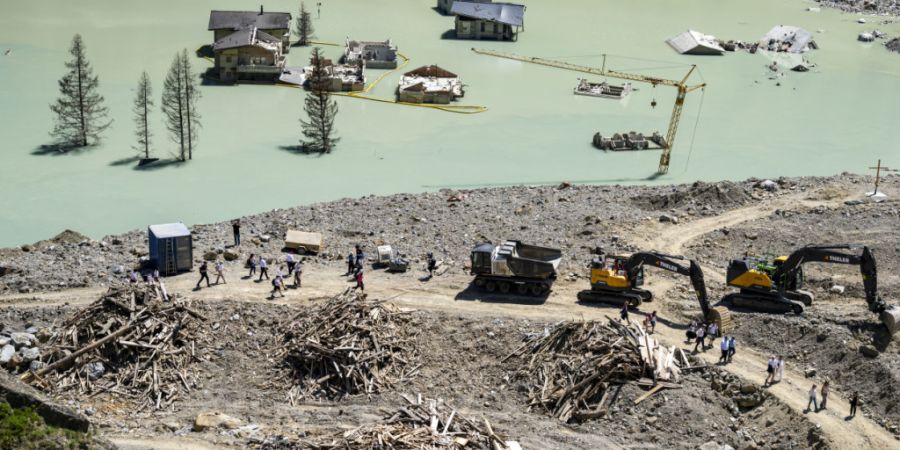 Nach dem Bergsturz in Blatten VS von Ende Mai 2025 hat der Bund eine Lösung für den Wiederaufbau von Zweitwohnungen präsentiert. (Archivbild)