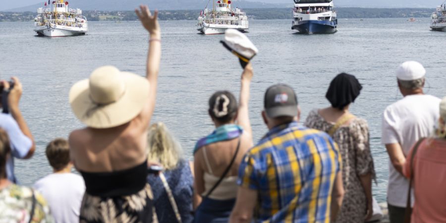 Tausende erfreuten sich am Sonntag an der Schiffsparade auf dem Genfersee.