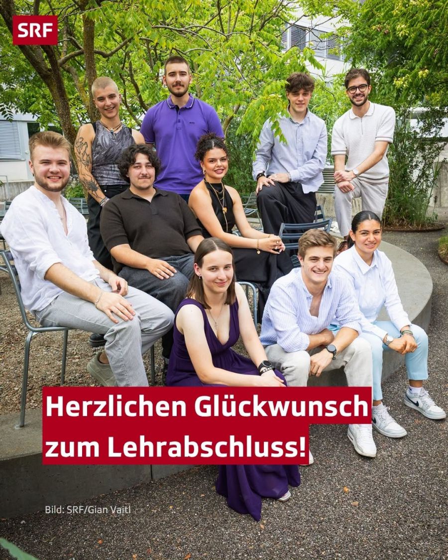 Auf Facebook gratuliert SRF elf Lernenden, die am 8. Juli ihre Ausbildung abgeschlossen haben.
