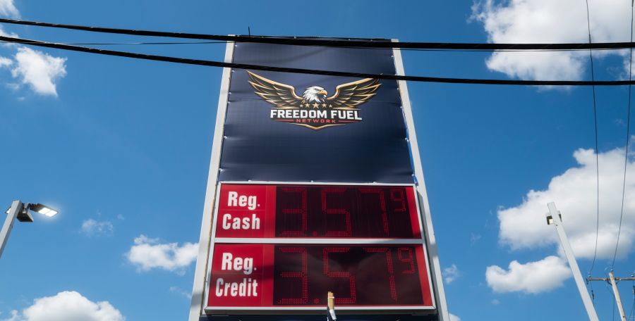 25 Tankstellen von «Freedom Fuel» bieten in den USA deutlich günstigeres Benzin an.