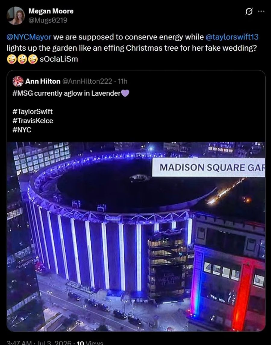Im Netz gibt es Kritik an den Behörden von New York und Taylor Swift, da in den ärmeren Gegenden der Stadt wegen der Hitzewelle Strom gespart werden musste, während der Madison Square Garden wegen der Hochzeit der Sängerin hell beleuchtet wurde.