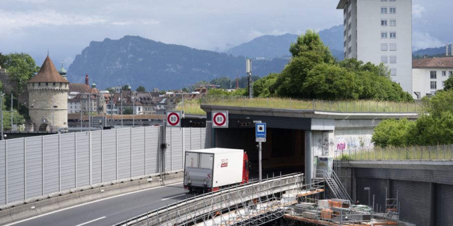 Auf der Autobahn A2 im Raum Luzern ereigneten sich am Mittwochnachmittag zwei Unfälle, bei denen Personen verletzt wurden. (Archivaufnahme)