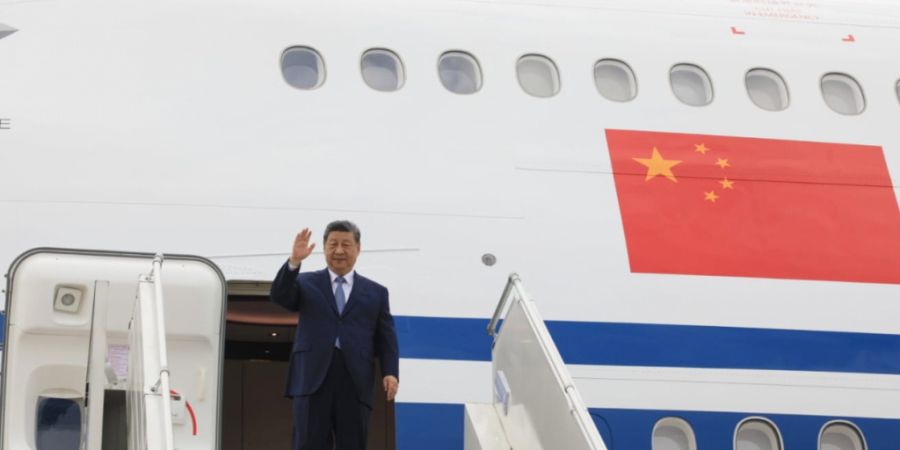 Der chinesische Präsident Xi Jinping trifft zum BRICS-Gipfel in Neu-Delhi ein. Foto: Uncredited/Indian Foreign Ministry via AP/dpa