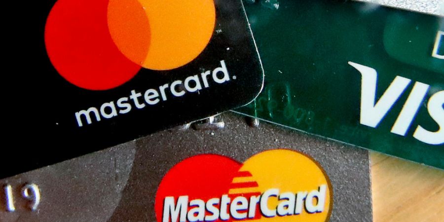 Die beiden US-Zahlungskonzerne Visa und Mastercard wollen insbesondere grenzüberschreitende Direktzahlungen zwischen Privatpersonen vereinfachen. (Archivbild)
