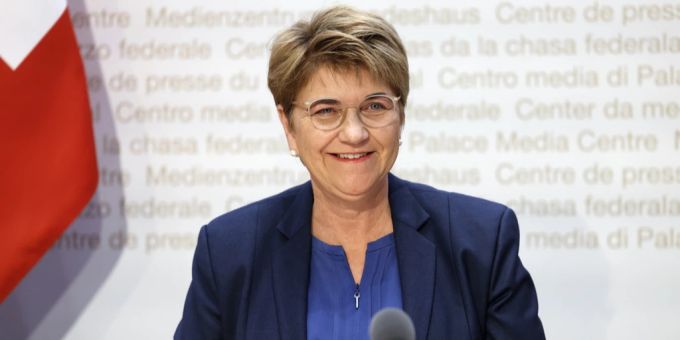 Amherd zu Rücktritt - «Kann ja nicht noch im Rollator einfahren!»
