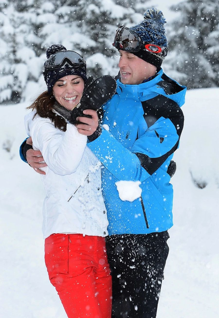 Auch unter den Royals gibts eine Schneeballschlacht: Prinzessin Kate und Prinz William im März 2016.