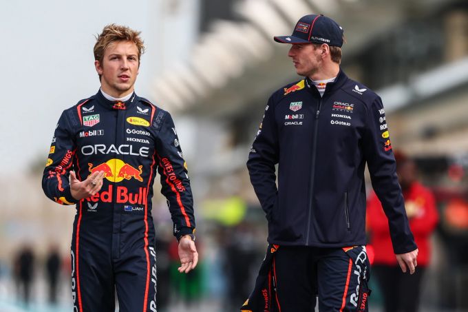 Liam Lawson und Max Verstappen bilden 2025 das Fahrergespann bei Red Bull. Lawson Verstappen Red Bull