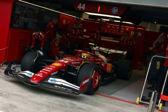 Lewis Hamilton (Ferrari) beim Vorsaison-Test der Formel 1 in Bahrain. Hamilton Ferrari Formel 1