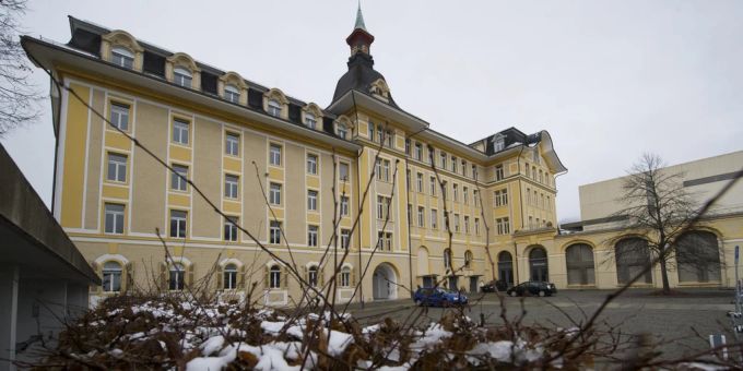 Das Gebäude der kantonalen Gerichte: Ein 37-Jähriger wurde vor dem Strafgericht Schwyz verurteilt. (Archivbild) Mann Frauen vergewaltigt Drogen