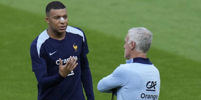 Kylian Mbappé im Training unter Didier Deschamps. Kylian Mbappé Didier Deschamps