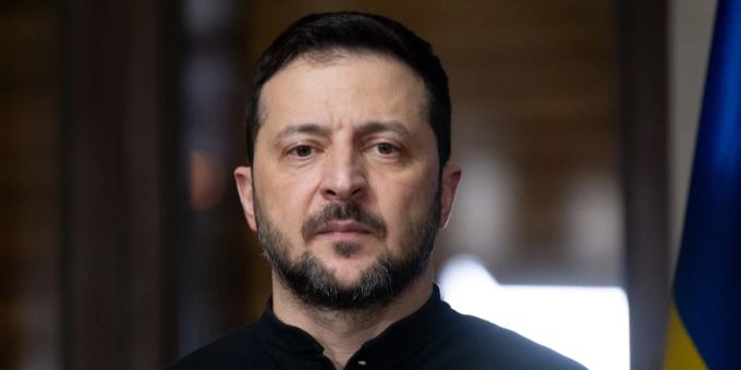 Der ukrainische Präsident Wolodymyr Selenskyj zeigt sich skeptisch über die vermeintlichen Vereinbarungen zwischen Trump und Putin. trump putin