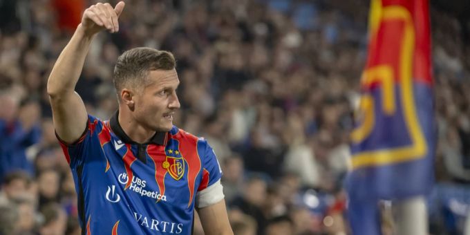 Taulant Xhaka beendet beim FC Basel im Sommer seine aktive Karriere. Taulant Xhaka FC Basel