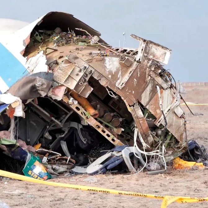 Passagierflugzeug stürzt in Kasachstan ab