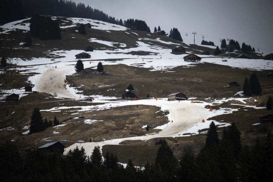 Besonders tiefer gelegene Skigebiete in der Schweiz werden in Zukunft kämpfen müssen.