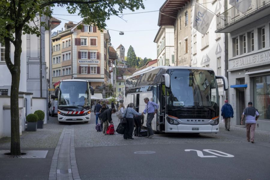 Viele reisen mit Reisecars an – auch mitten in die Innenstadt.