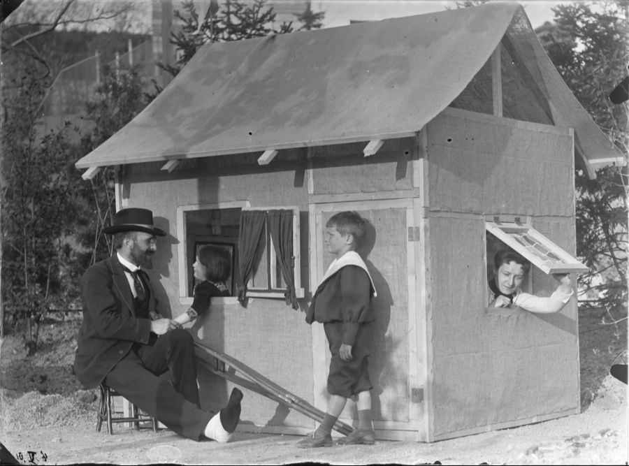 Während vor rund 100 Jahren «Muetter» und «Vater» beliebt waren ... (Archivbild aus Zürich, um 1901)