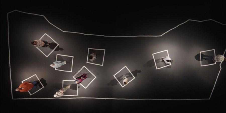 Eigentlich wollte der Genfer Regisseur Nicolas Wadimoff seinen Dokfilm «Qui vit encore» in der Schweiz drehen. Doch die Dreharbeiten fanden spontan in Südafrika statt - weil die neun P...