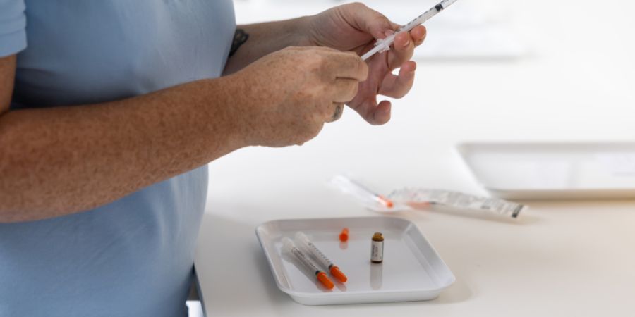 In der Zentralschweiz sind Pflegeberufe bei Berufseinsteigenden weiterhin beliebt. (Symbolbild)