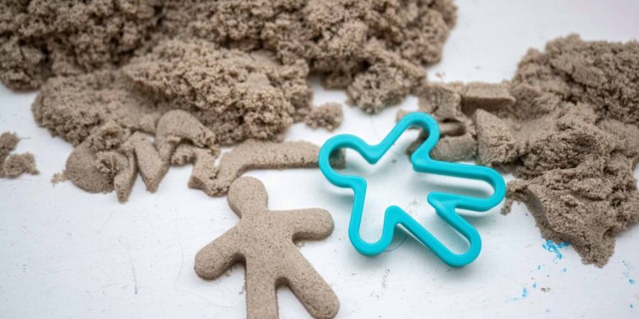SYMBOLBILD - Die Illustration zeigt Spielsand für Kinder. In Belgien verkaufter Spielsand könnte mit Asbest kontaminiert sein, auch wenn noch keine Fälle bestätigt wurden, warnten d...