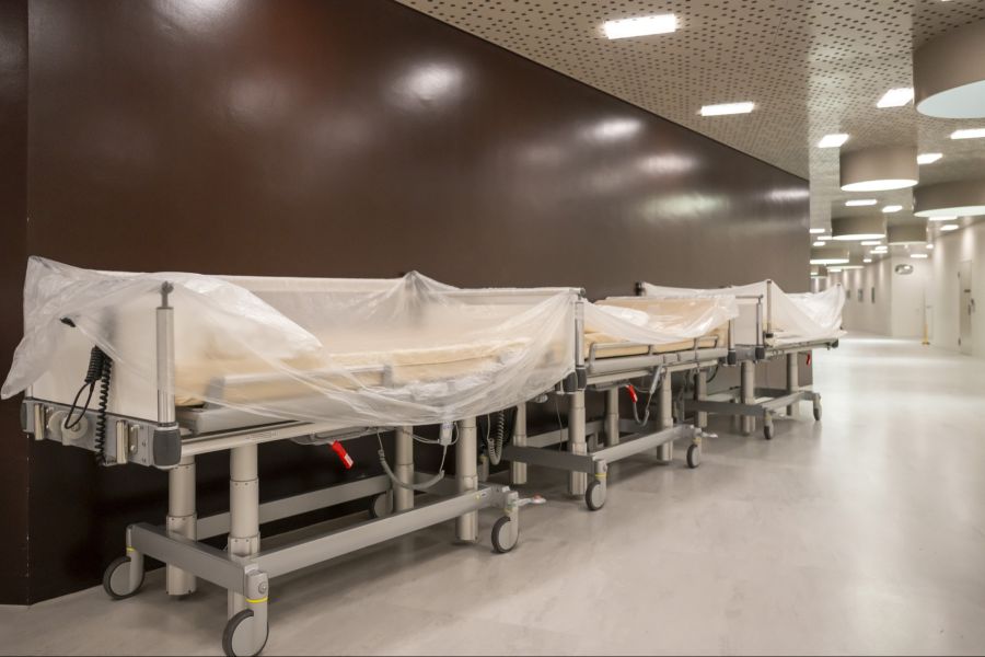 9475 Menschen, die in dieser Zeit im Spital verstorben sind, waren mit einem Spitalkeim infiziert.