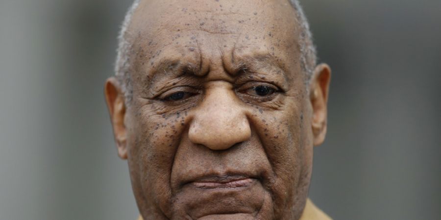 ARCHIV - Bill Cosby, US-Schauspieler und Entertainer, verlässt seine Verhandlung am Montgomery County Gericht. Foto: Matt Slocum/AP/dpa