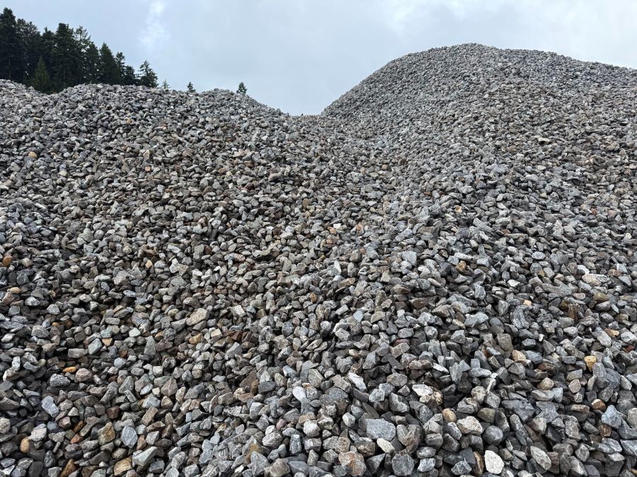 Recycling-Schotter soll den bisherigen Schotter ersetzen.