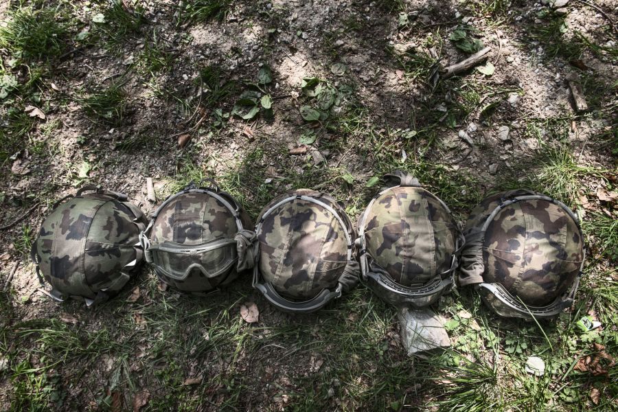 Aktuell verbietet die Schweiz aber auch Lieferungen von Schutzhelmen an die Ukraine.