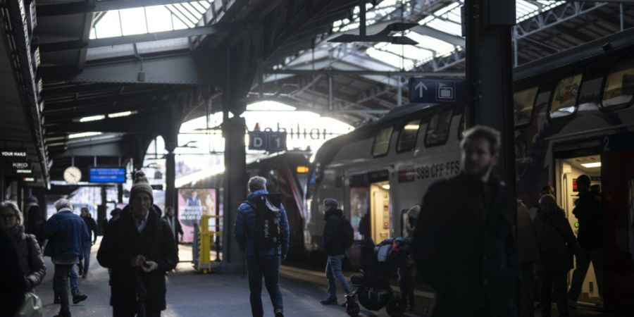 Ein Mann pöbelte am Freitagmorgen beim Bahnhof St. Gallen mehrere Passagiere an. (Archivbild)