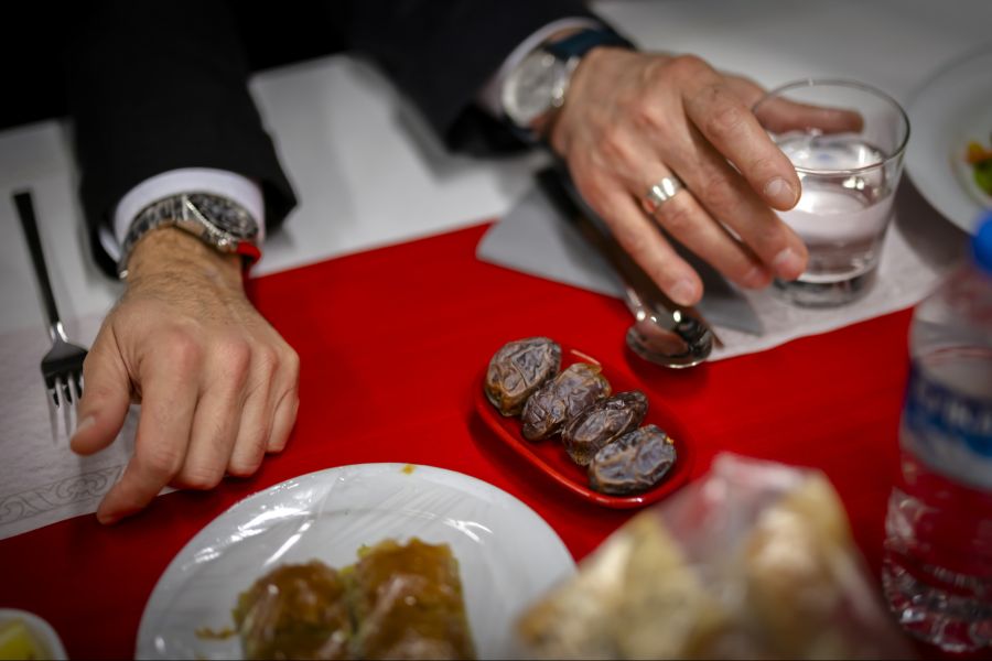 Im muslimischen Fastenmonat darf man tagsüber nichts essen.